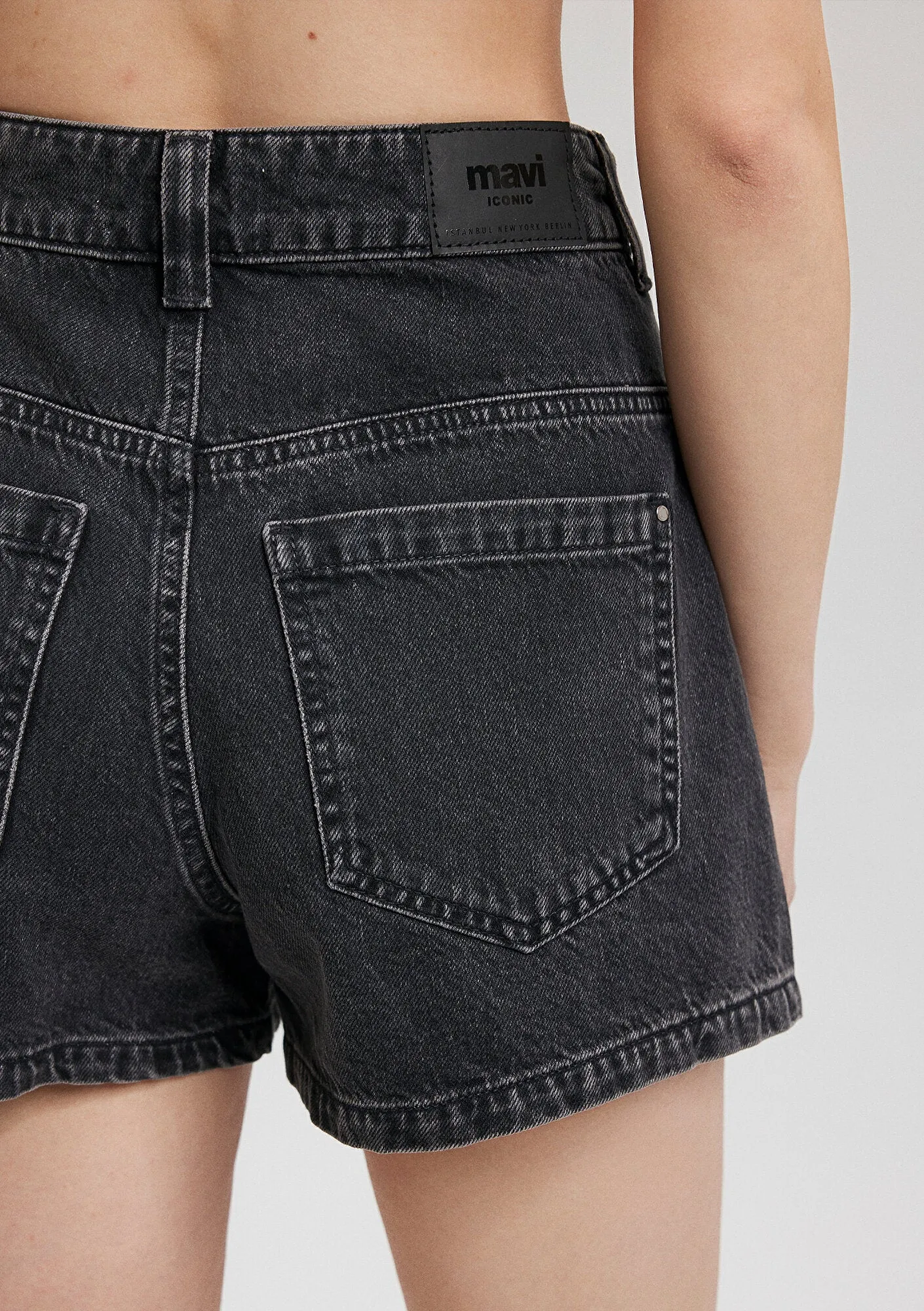 Bonita Smoke Iconic Jean Shorts