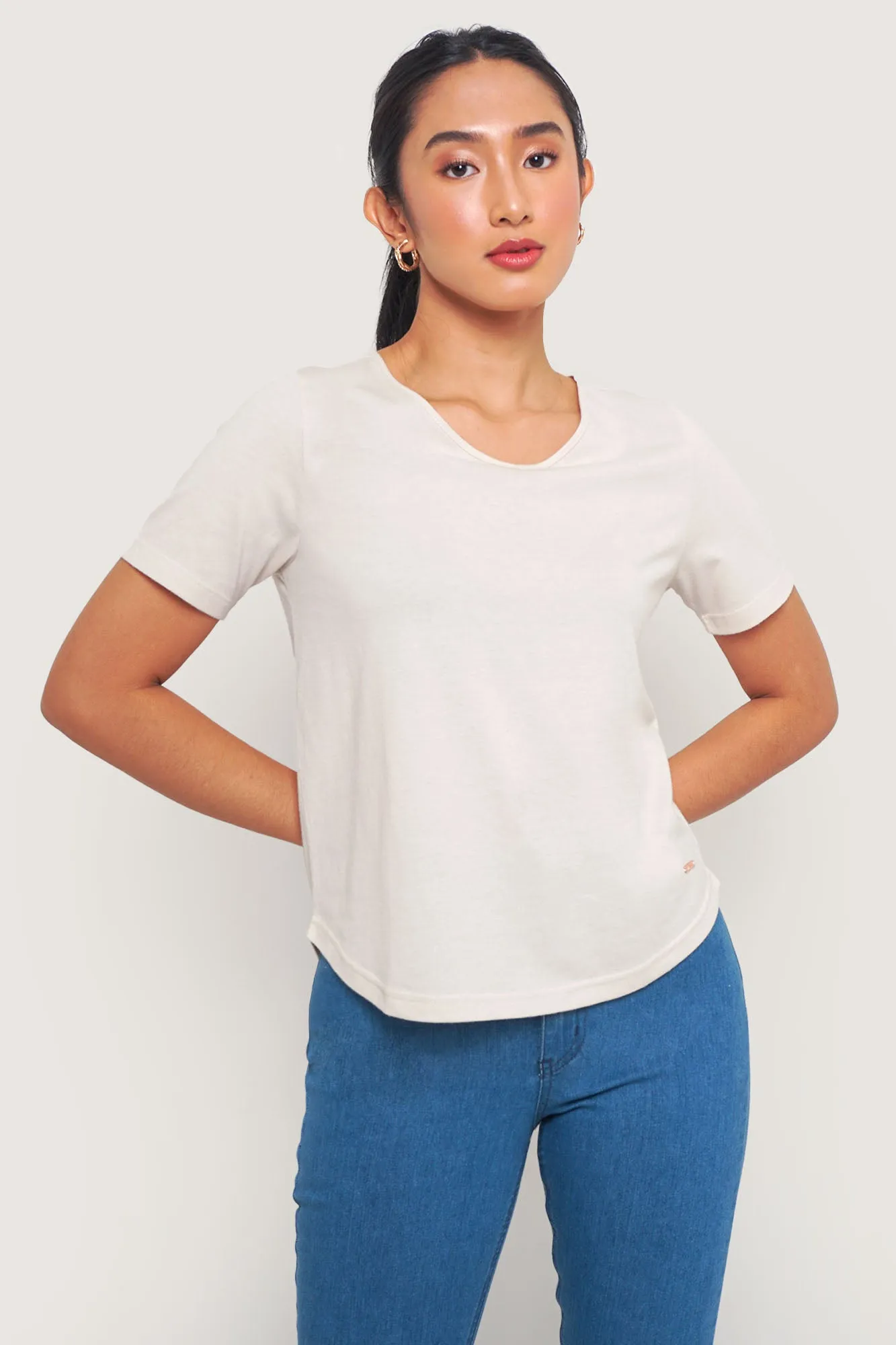 Closet Staples V-Neck Amboy Hem Tee