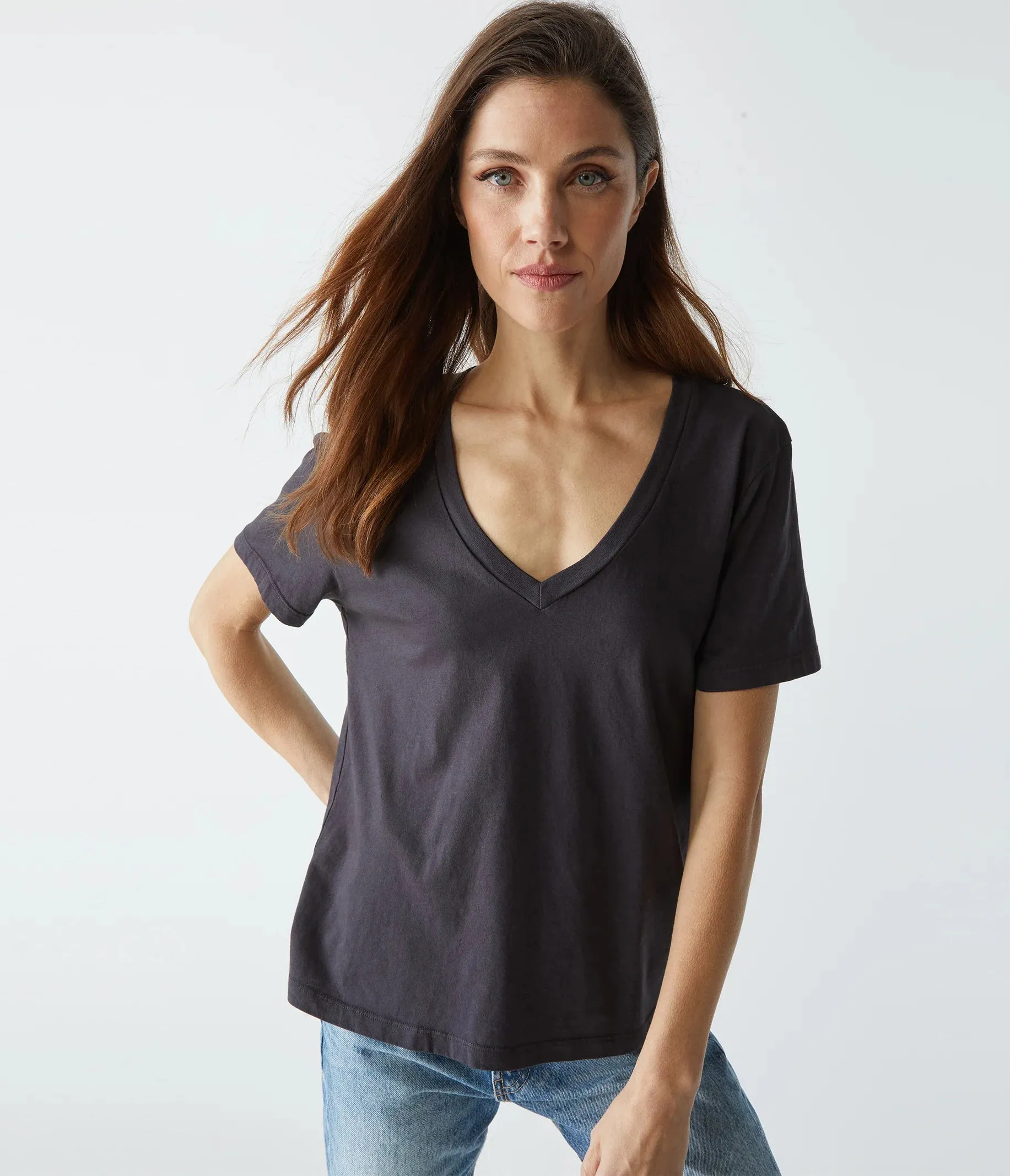 Daria V-neck Tee