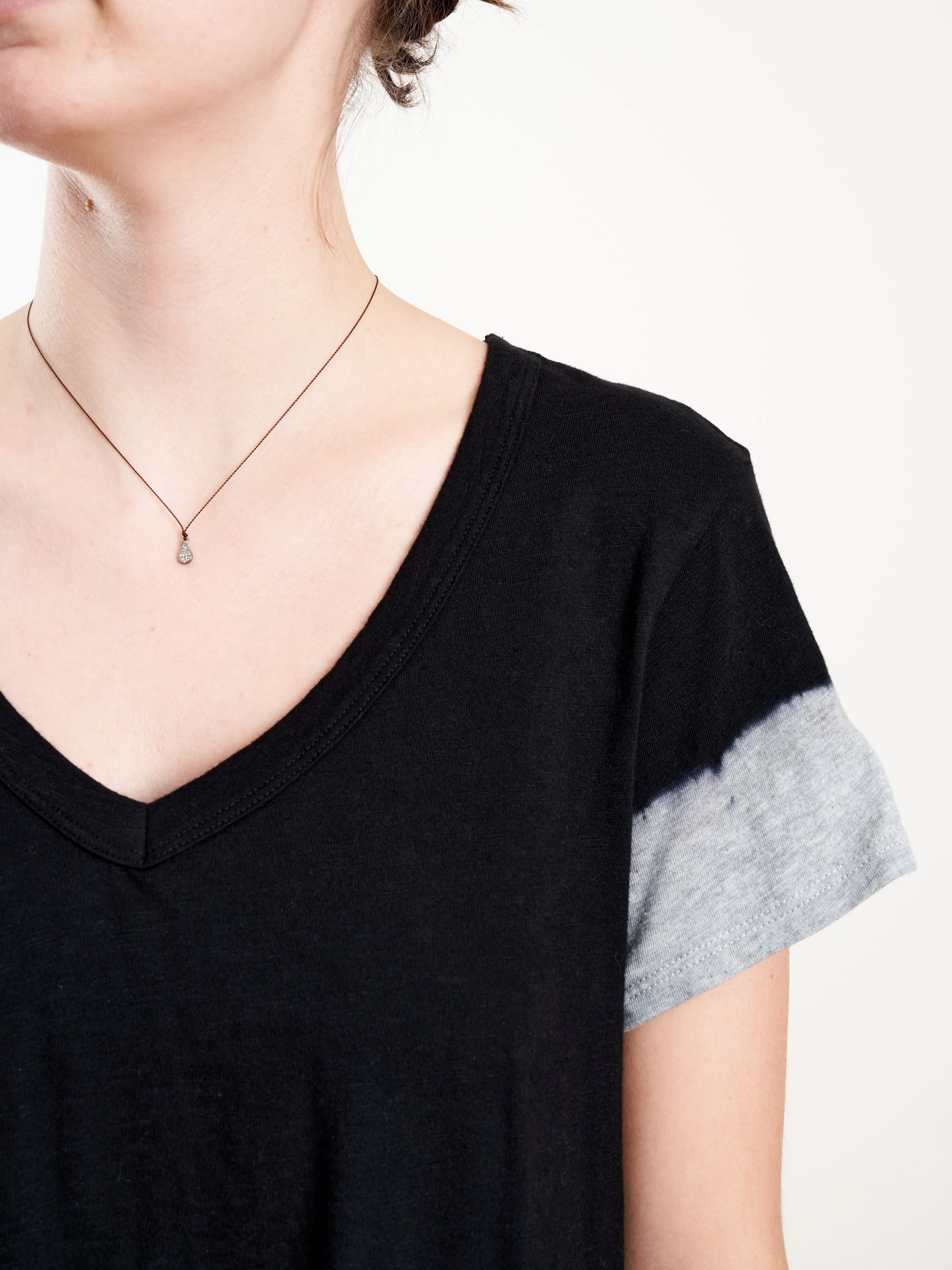 deep v-neck contrast corner tee - blk/grey