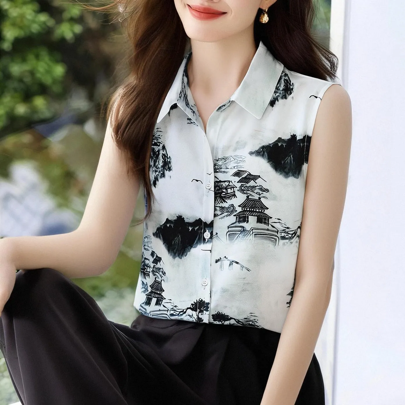 Elegant Watercolor Print Sleeveless Shirt for Women