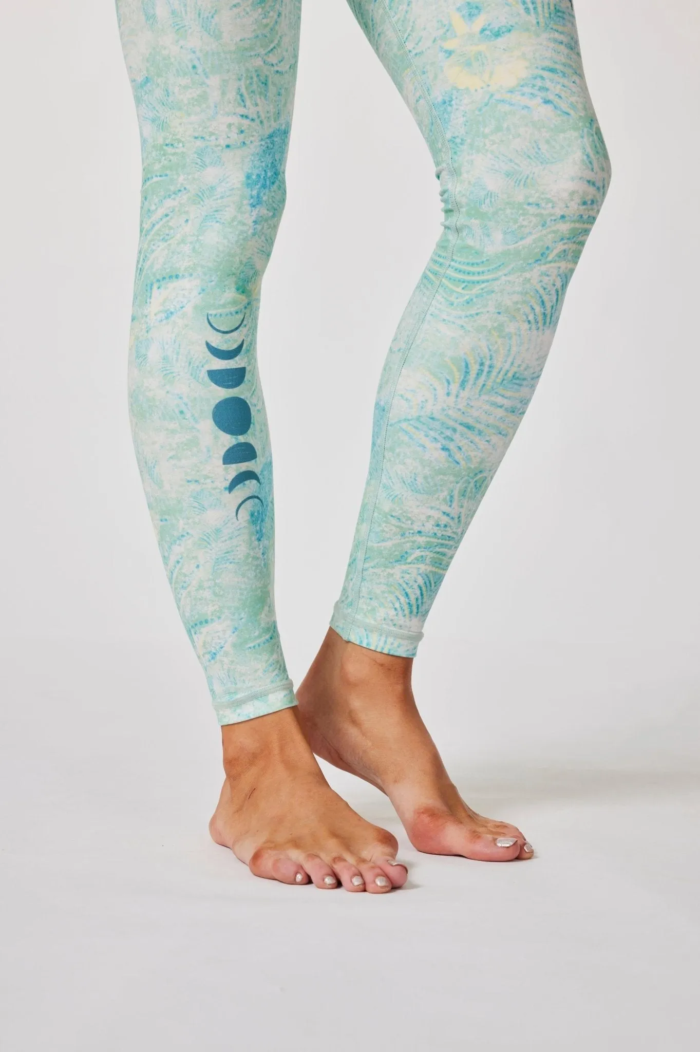 Evermind Women's Celestial Energy High Waist Yoga Leggings – 4-Way Stretch, Breathable Fabric with Mystical Moon Print