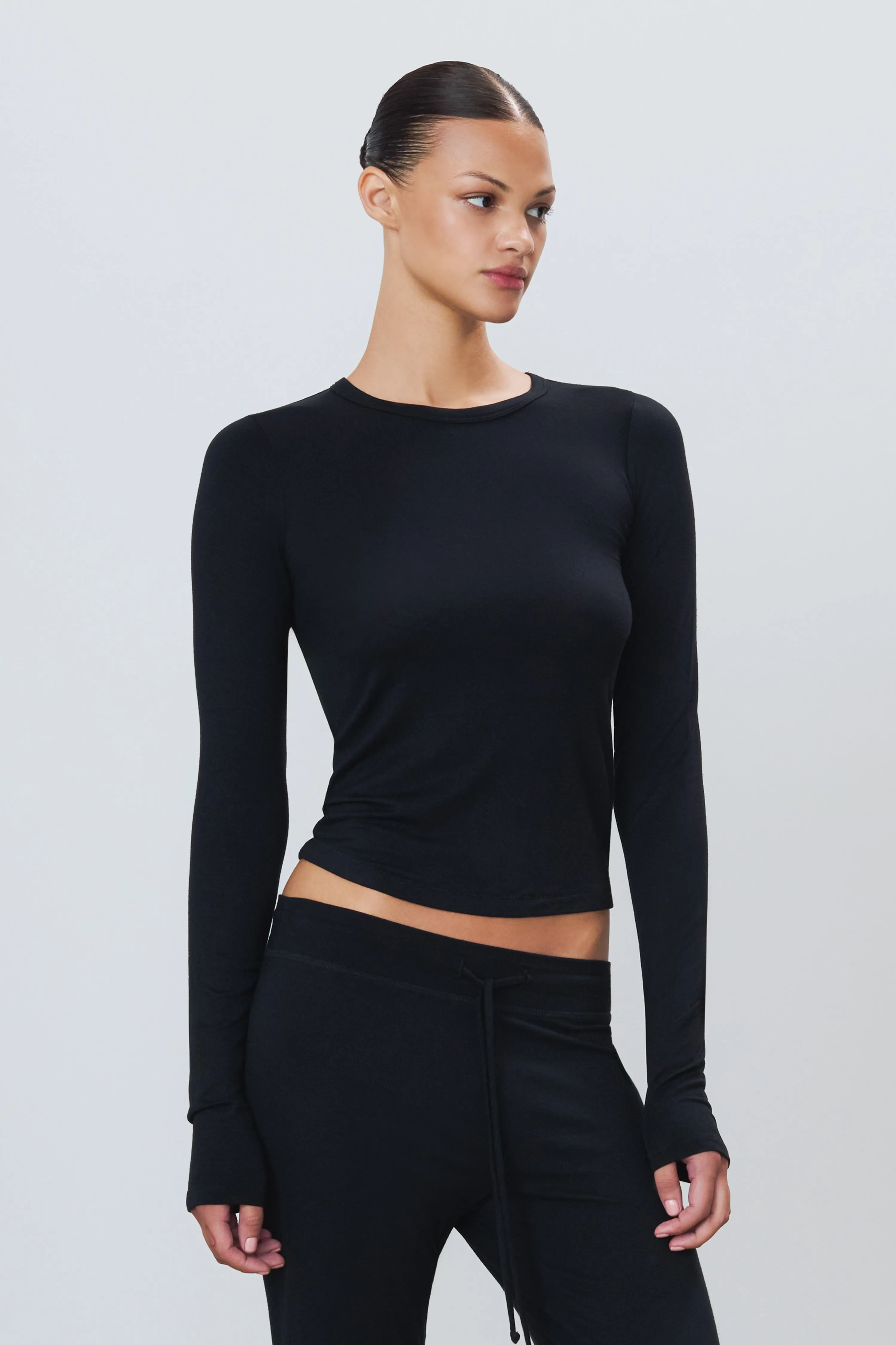 FITTED CREWNECK LONG SLEEVE T-SHIRT