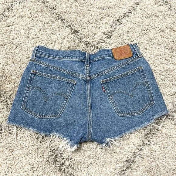 Levi’s 501 Women’s Button Fly Cut Off Denim Jean Shorts Size 28