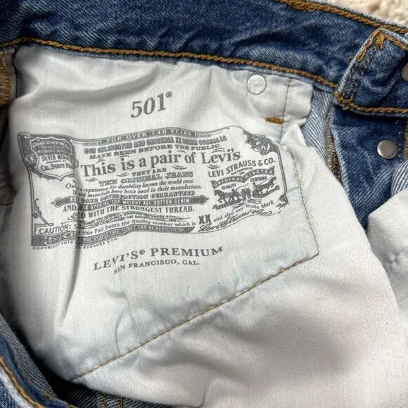 Levi’s 501 Women’s Button Fly Cut Off Denim Jean Shorts Size 28