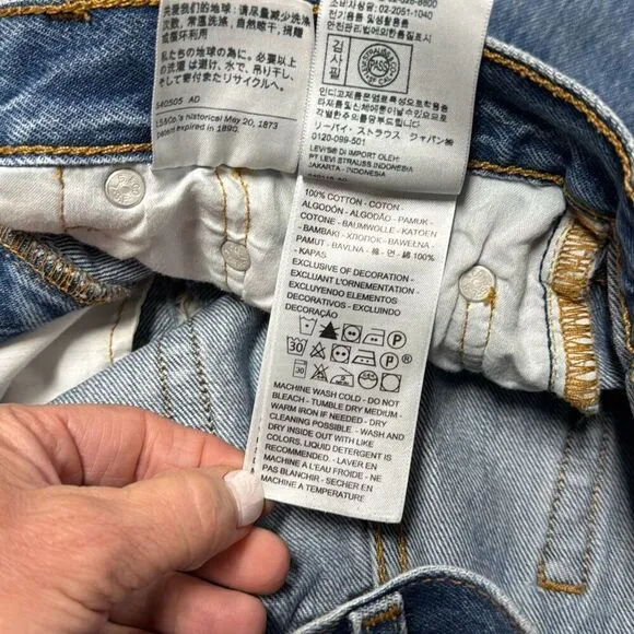 Levi’s 501 Women’s Button Fly Cut Off Denim Jean Shorts Size 28