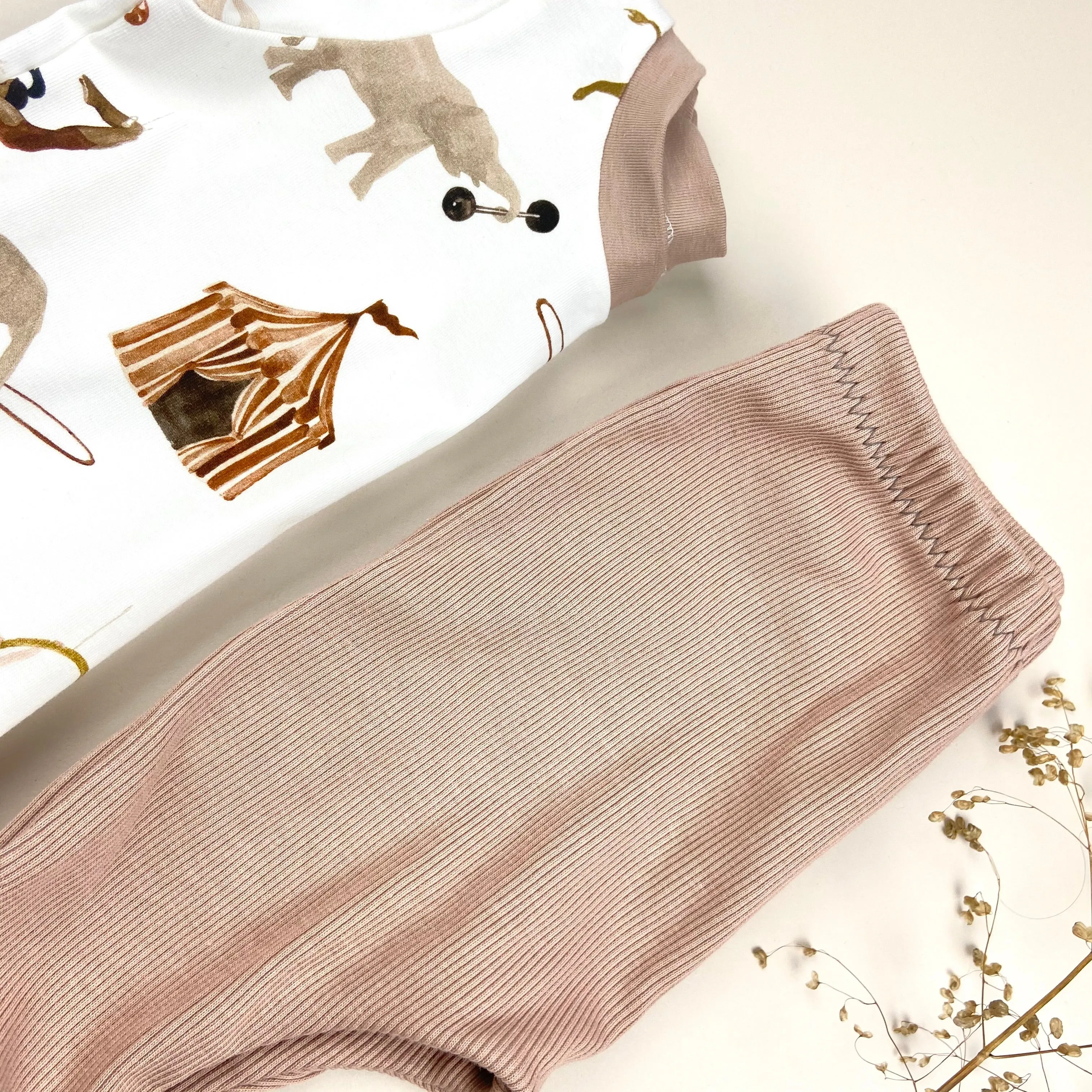 RIBBED TRUFFLE HAREM LEGGINGS