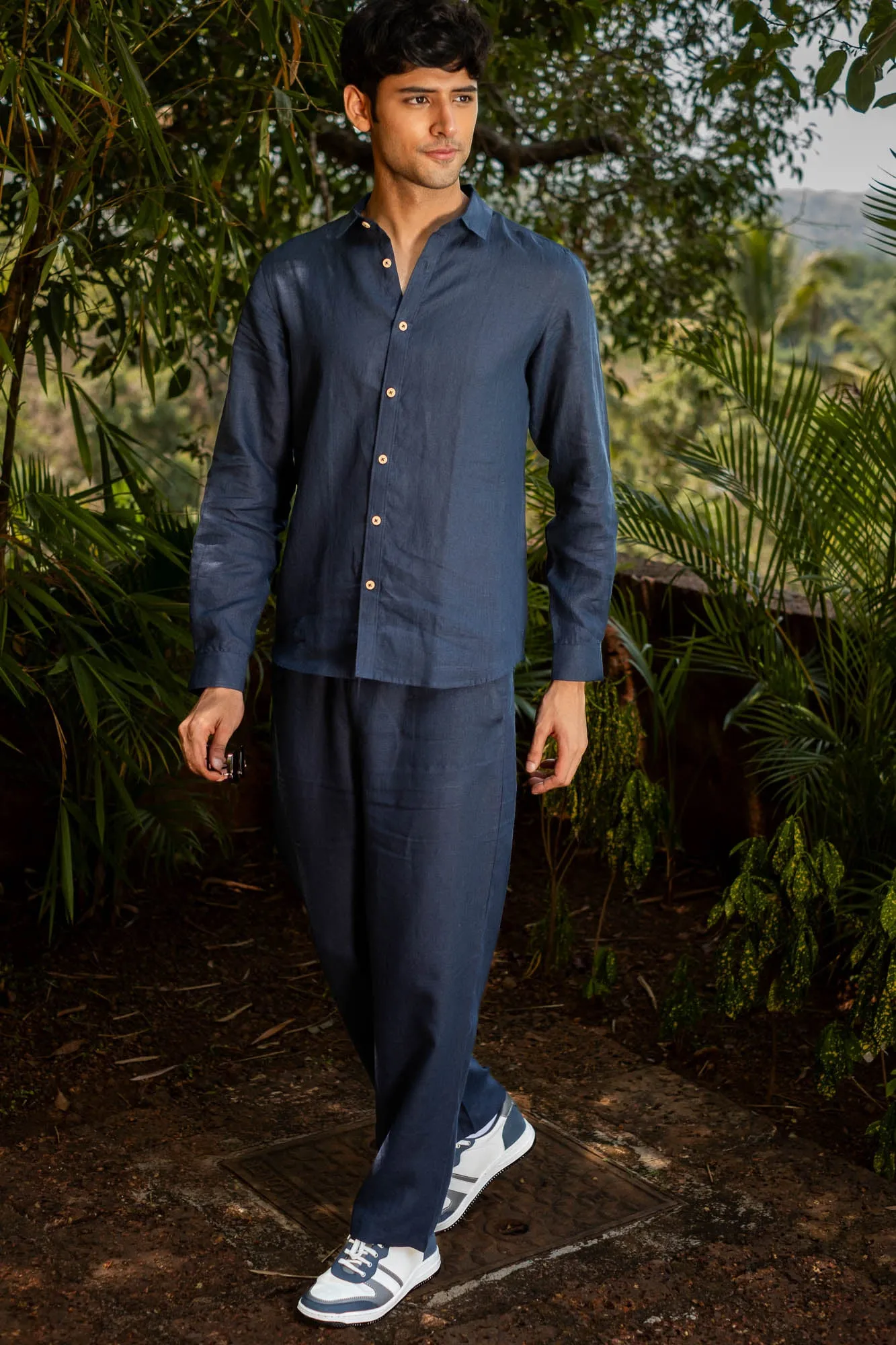 The Linen Pocketless Shirt