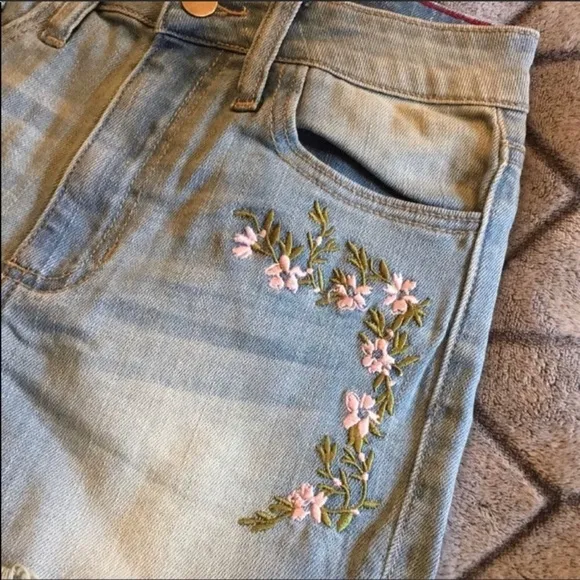 The ROSALIE Raw Hem Floral Embroidered Cut-Off