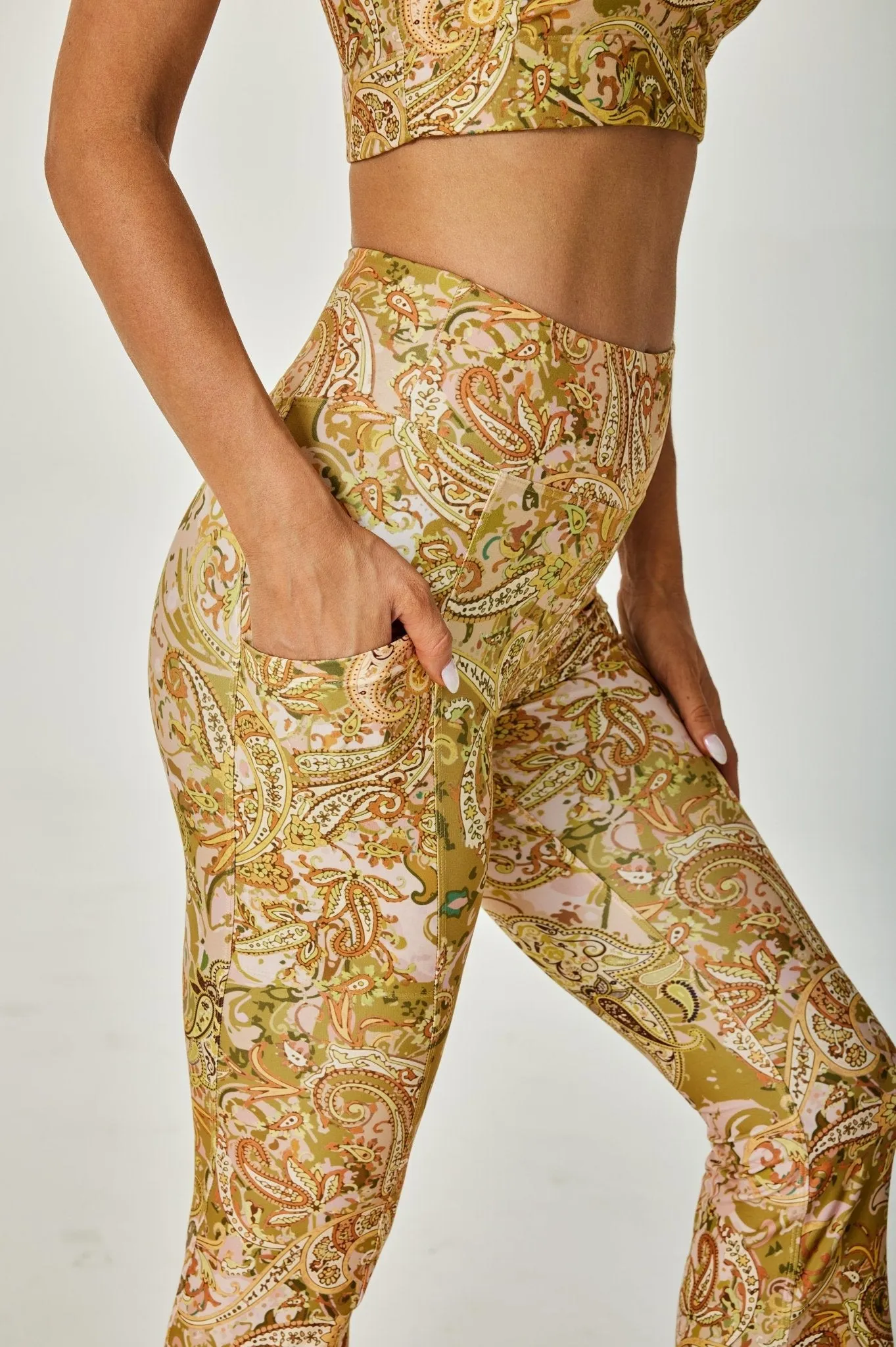 Women's Boho Paisley High Waist Flare Leggings – Stretchy Bell Bottom Yoga Pants for Fitness and Everyday Style