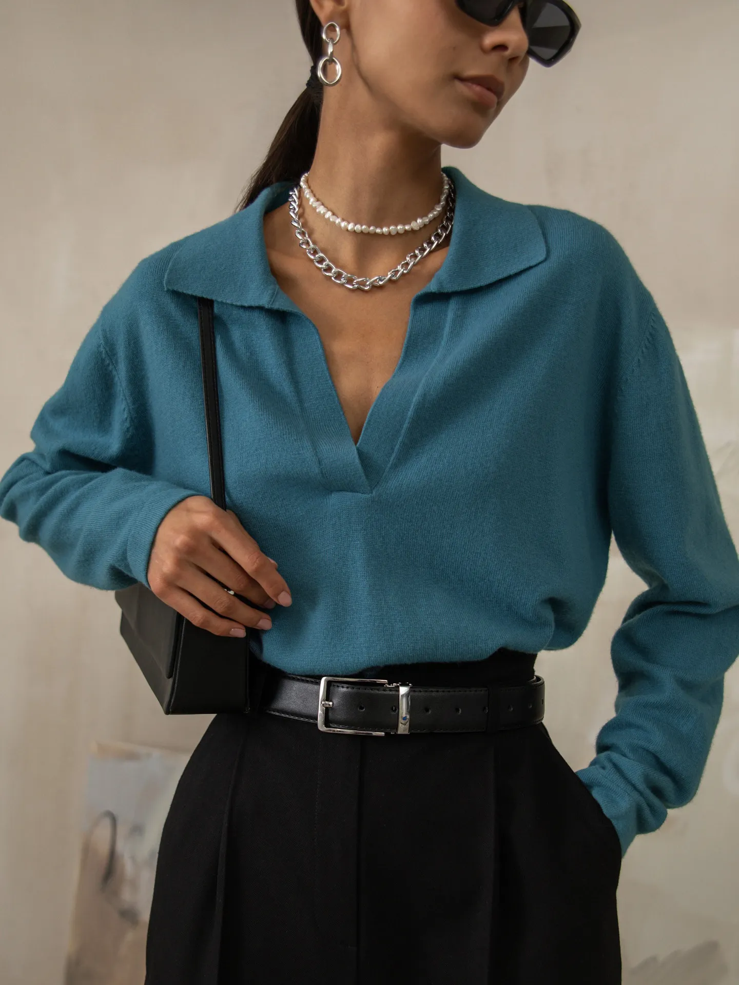 Women’s Elegant V-Neck Wool Polo Sweater with Lapel