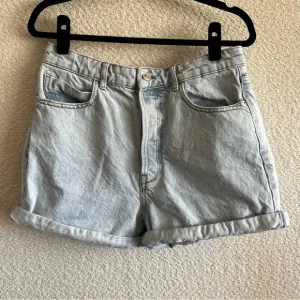 Zara Women’s‎ Light Wash Denim Jean Shorts 100% Cotton Size 10